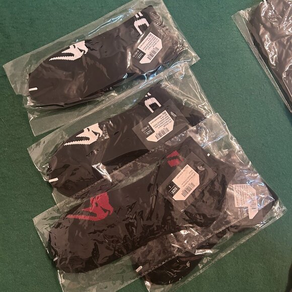Venum UFC Performance Socks – Set of 5 Pairs (Size M/L) - Picture 3 of 6